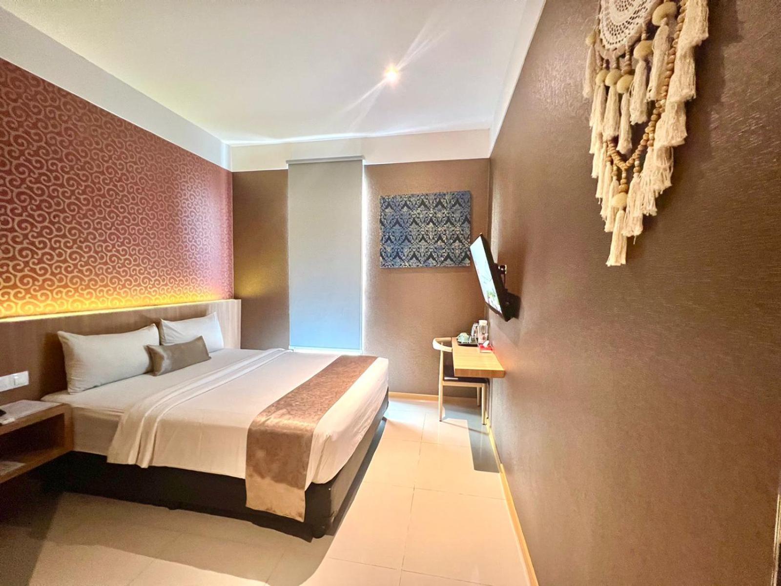 Deli Hotel Medan Exterior photo