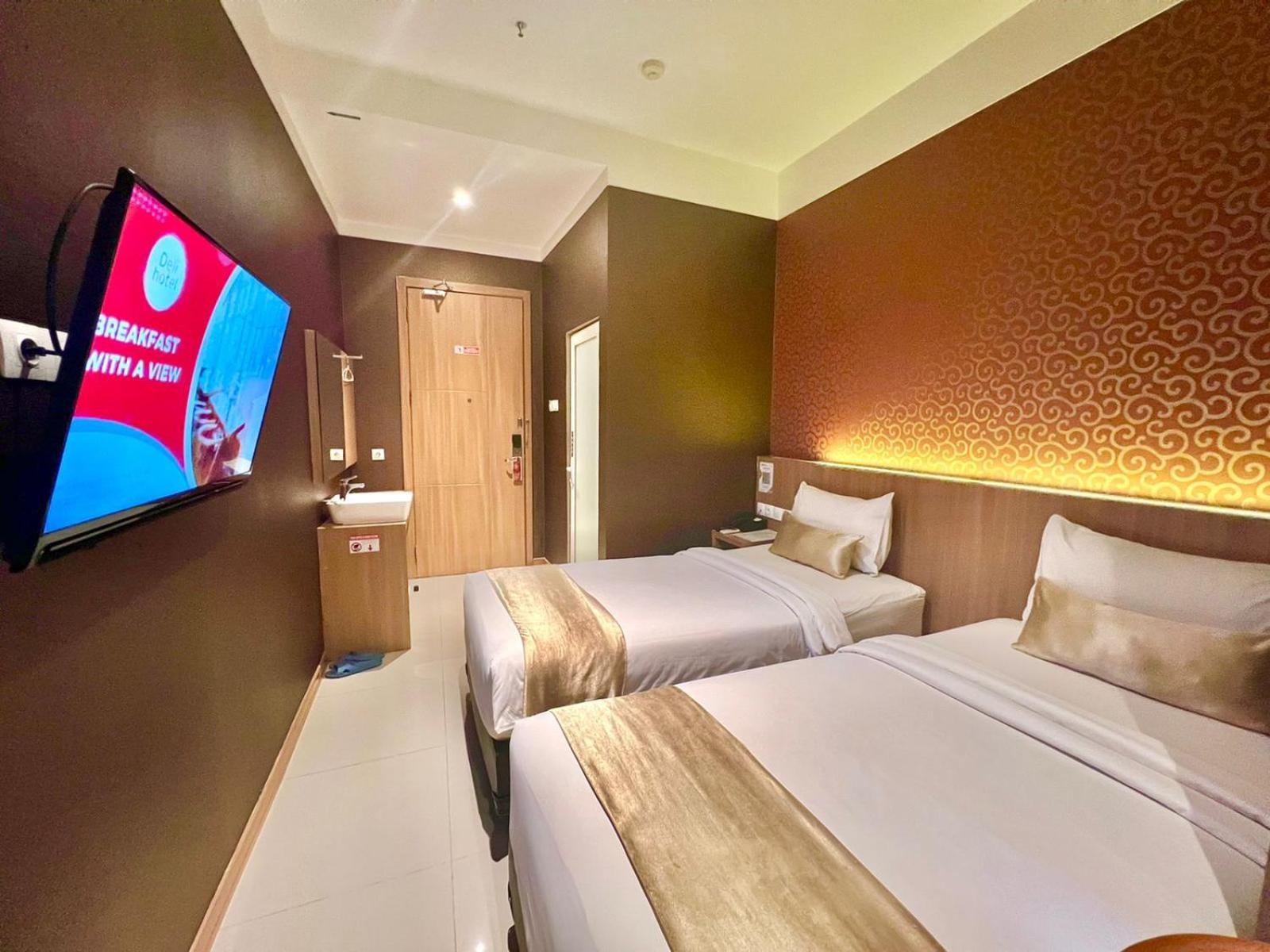Deli Hotel Medan Exterior photo