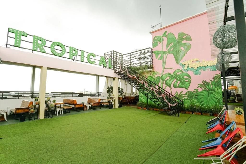 Deli Hotel Medan Exterior photo
